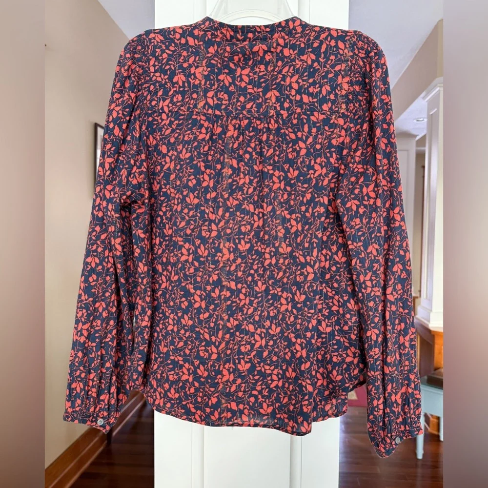 Loft Women’s Large Floral Red w/golden threading button front cotton top. - Picture 5 of 11